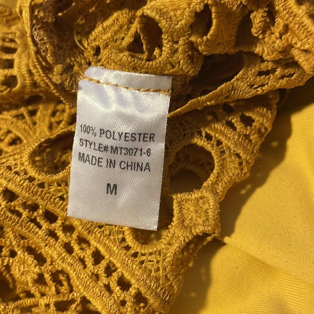 EUC Bell Sleeve Lace/Crochet Cut Out Top in Gold - Picture 6 of 8